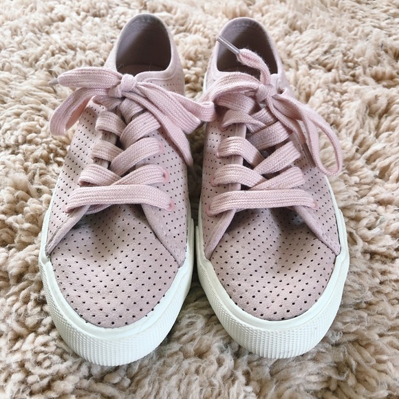 Universal Thread Shoes - Women’s pink lace up sneakers - Universal Thread